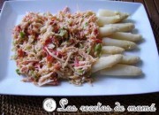 Puntas de espárragos con vinagreta de cangrejo.