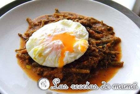 Tagarninas esparragadas con huevo poché