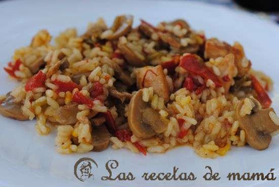 Arroz con pollo y champiñones