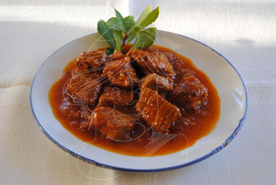 Carne con Tomate