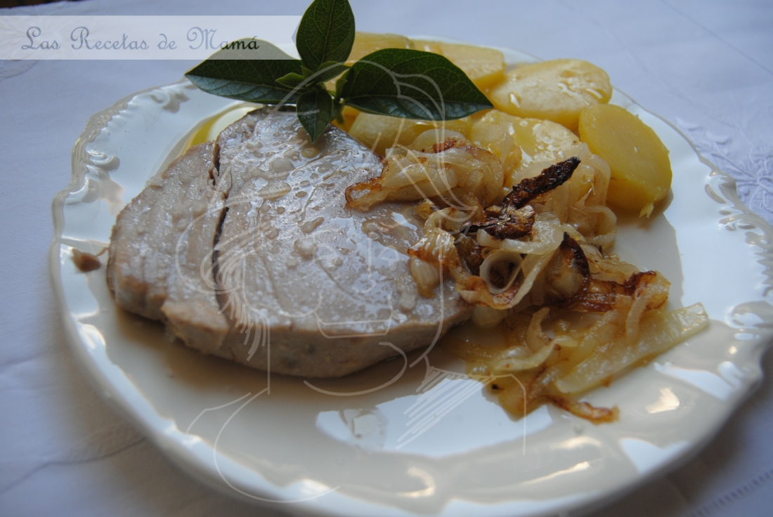 Atún encebollado