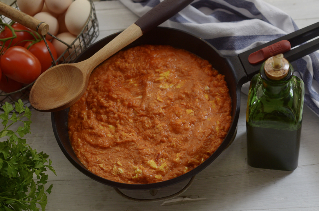 Tomate revuelto con huevo