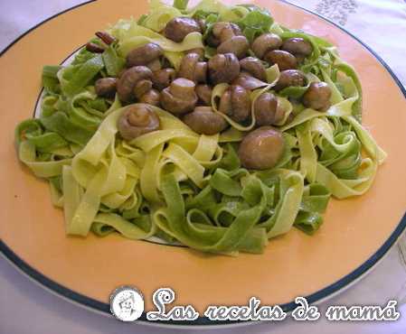 Linguini salteados con champiñones