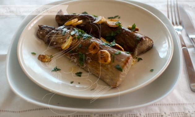 Morrillo de atún de almadraba al ajillo