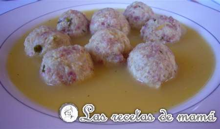 Sopa de albóndigas