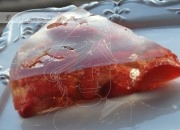 Postre de fresones con gelatina de cava