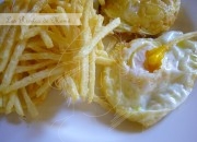 Huevos fritos con patatas