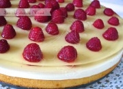 Tarta de gelatina de leche con frambuesas