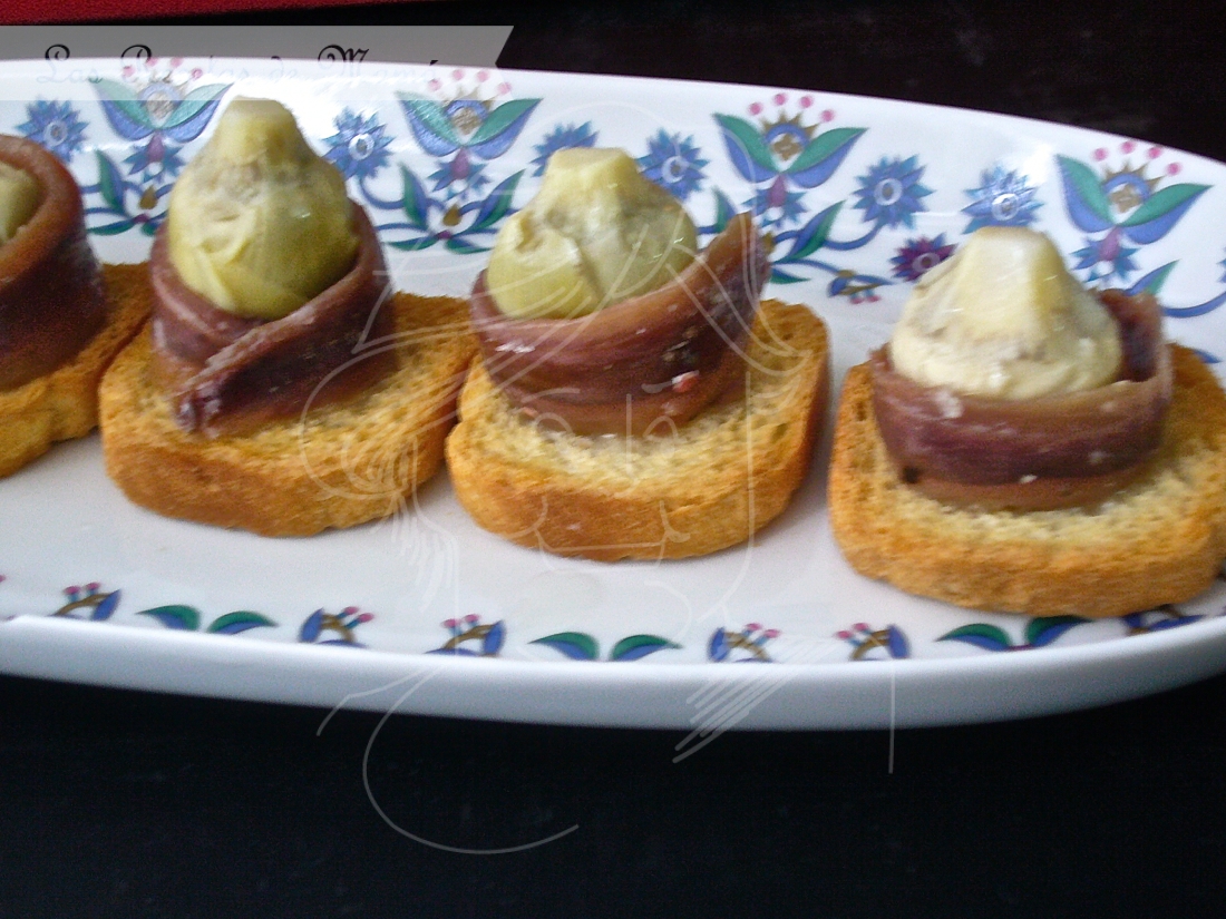Canapés de anchoas y alcachofitas