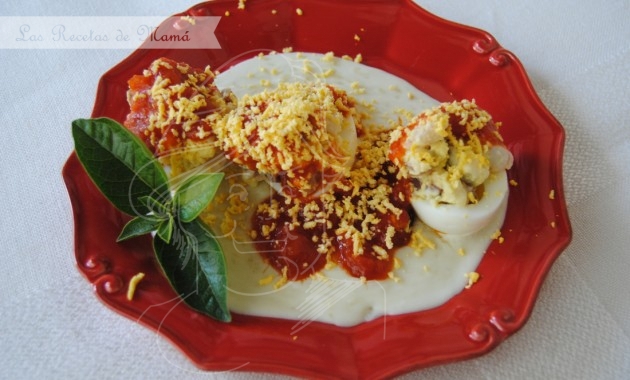 Huevos rellenos de jamón y gambas