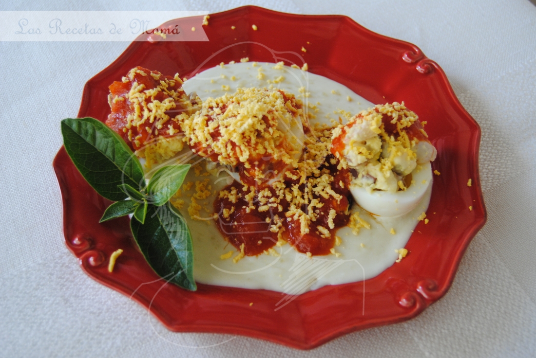 Huevos rellenos de jamón y gambas