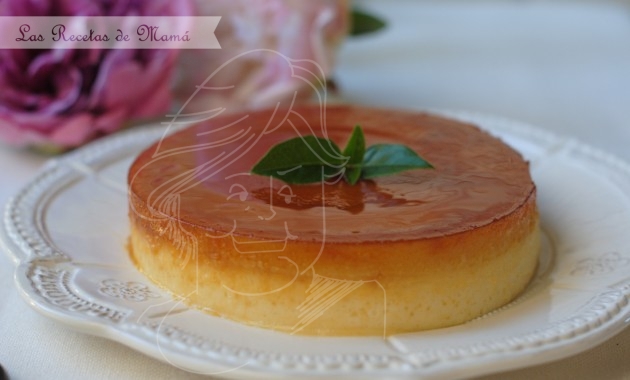 Tocino de cielo sobre tarta de queso