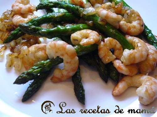 Langostinos salteados con espárragos – Video receta