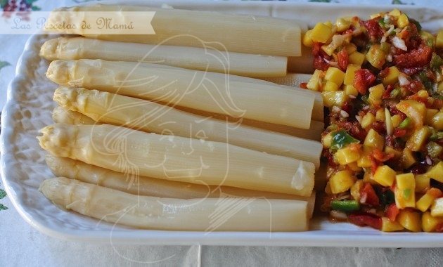 Espárragos con vinagreta de mango