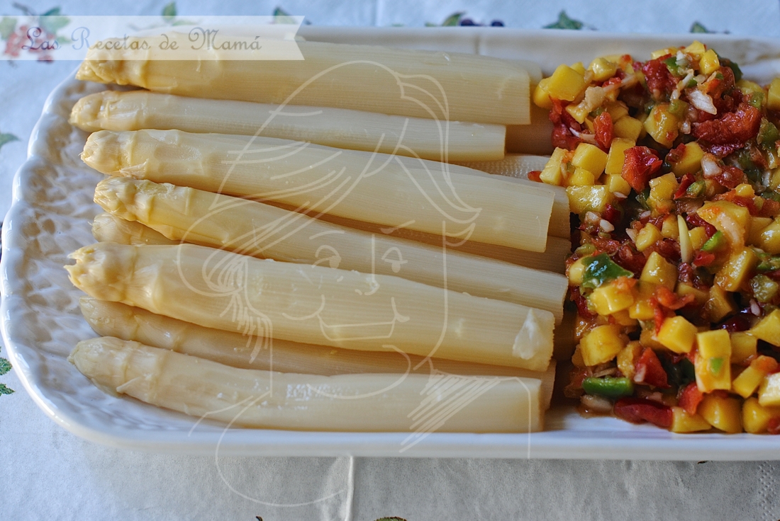 Espárragos con vinagreta de mango