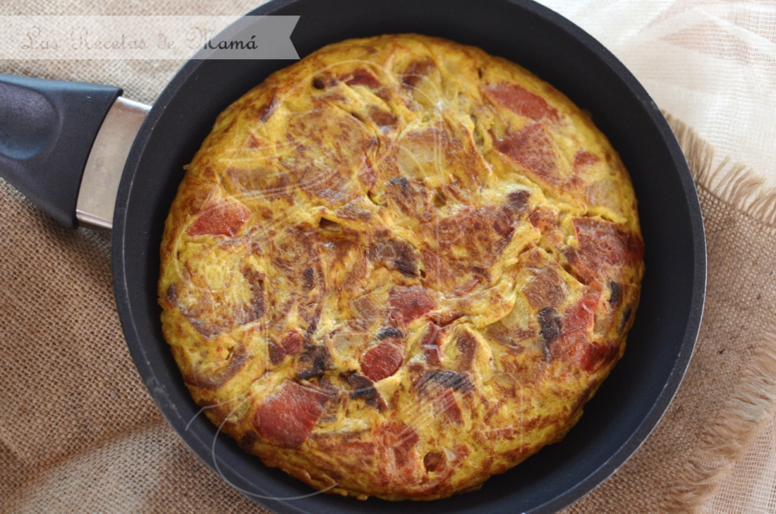 Tortilla de patatas y pimientos rojos asados