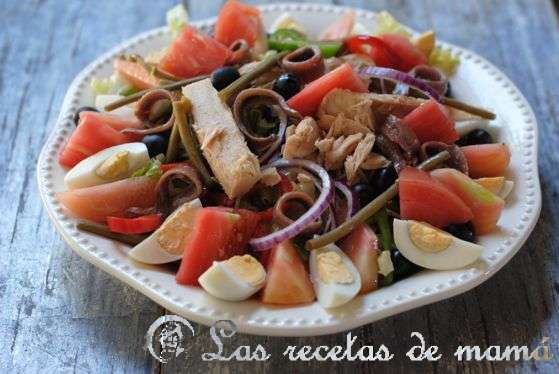 Ensalada mediterránea típica de Niza