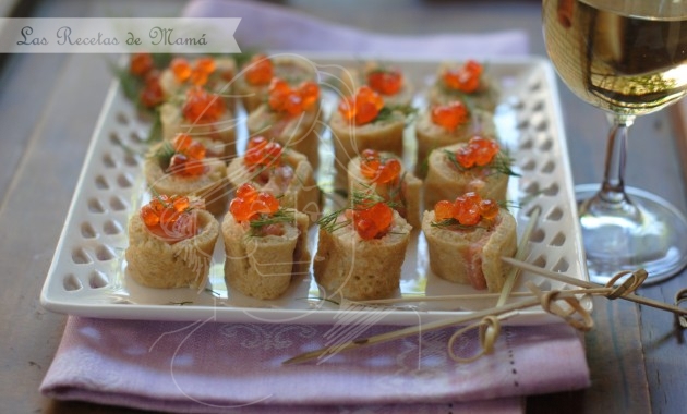 Rollitos de crepes y salmón