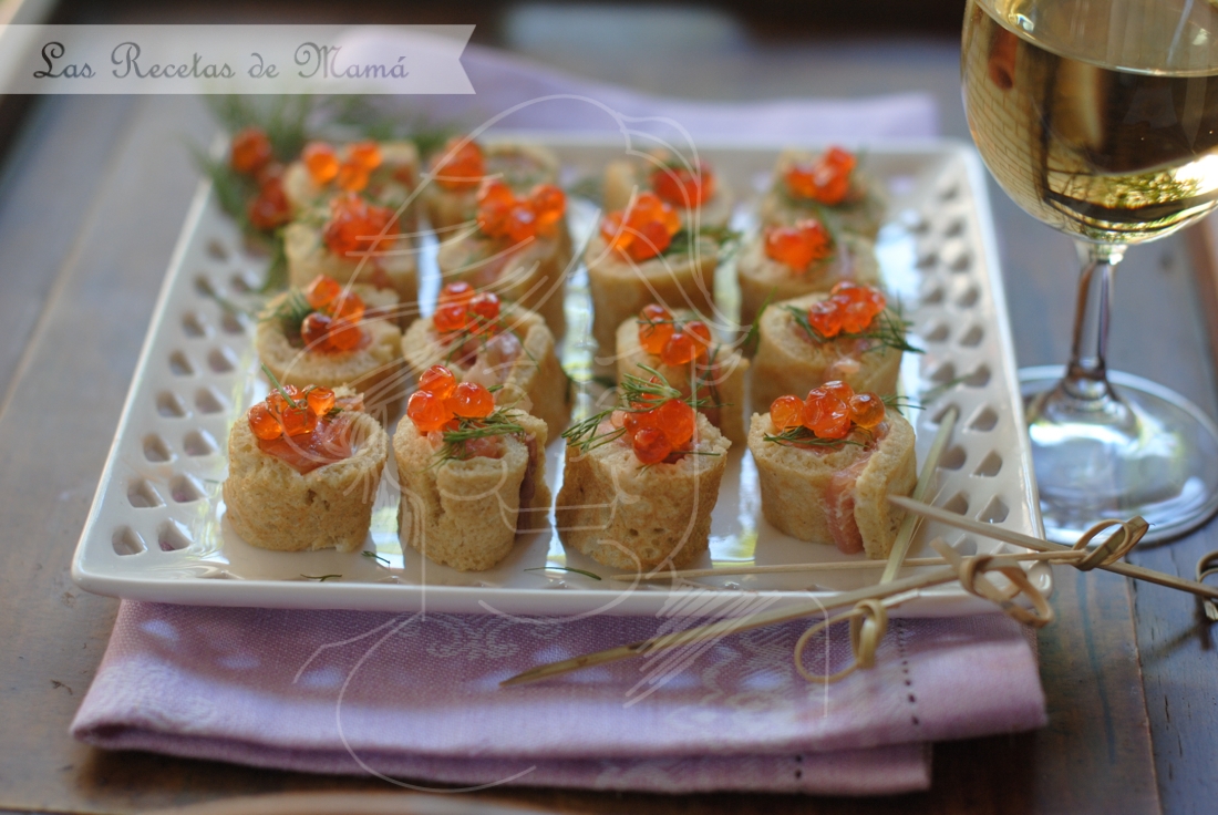 Rollitos de crepes y salmón