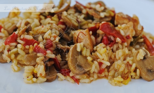 Arroz con pollo y champiñones
