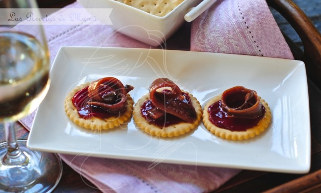 Anchoas sobre pimientos del piquillo caramelizados