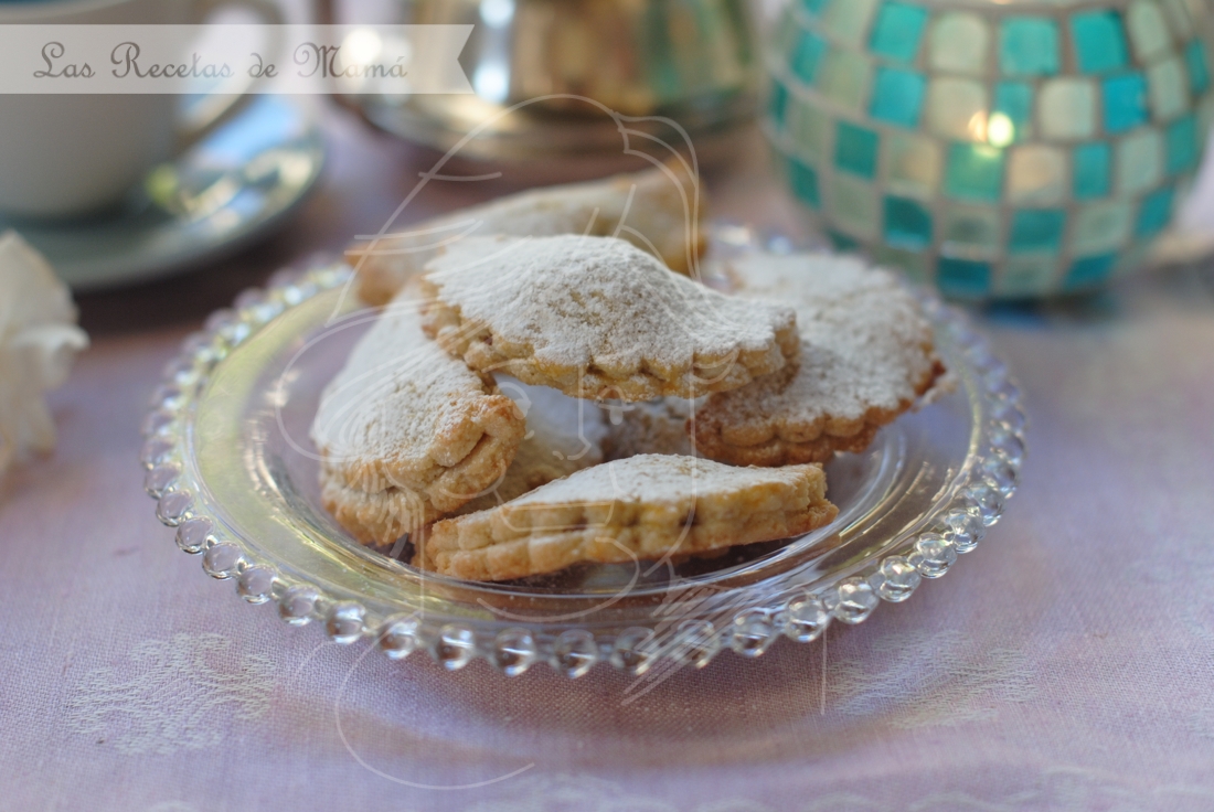 Empanadillas de mazapán  y confitura de frambuesa