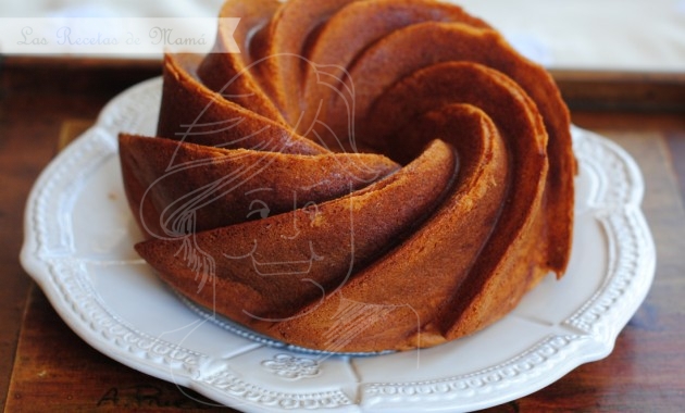 Bundt cake de nata batida y vainilla