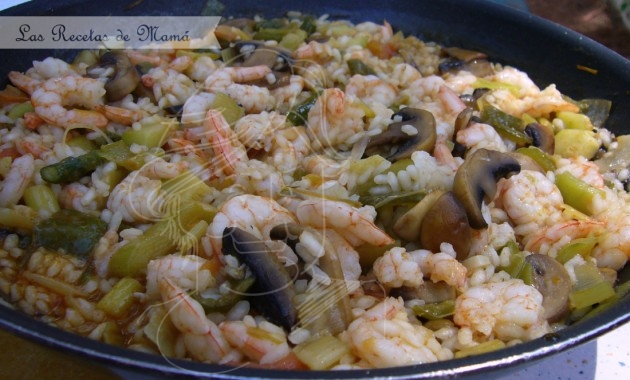 Arroz con gambas, lomo y verduras