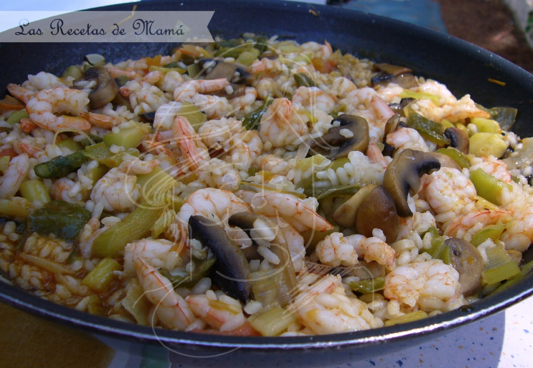 Arroz con gambas, lomo y verduras