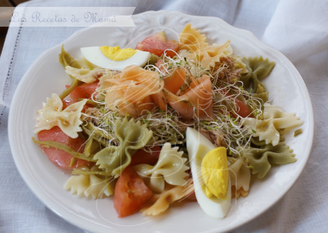 Ensalada fresca de pasta y salmón