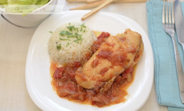Pechugas de pollo en salsa roja
