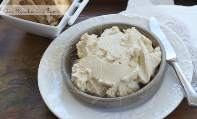 Hummus de ajo asado