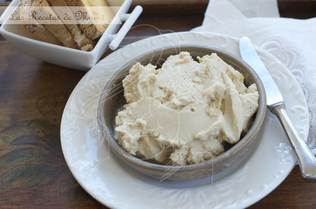 Hummus de ajo asado