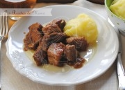 Tacos de lomo ibérico en salsa de cebolla y vino