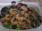 Ensalada templada de langostinos y champiñón. Video receta