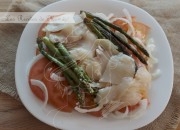 Ensalada templada de bacalao ahumado y espárragos. Video receta