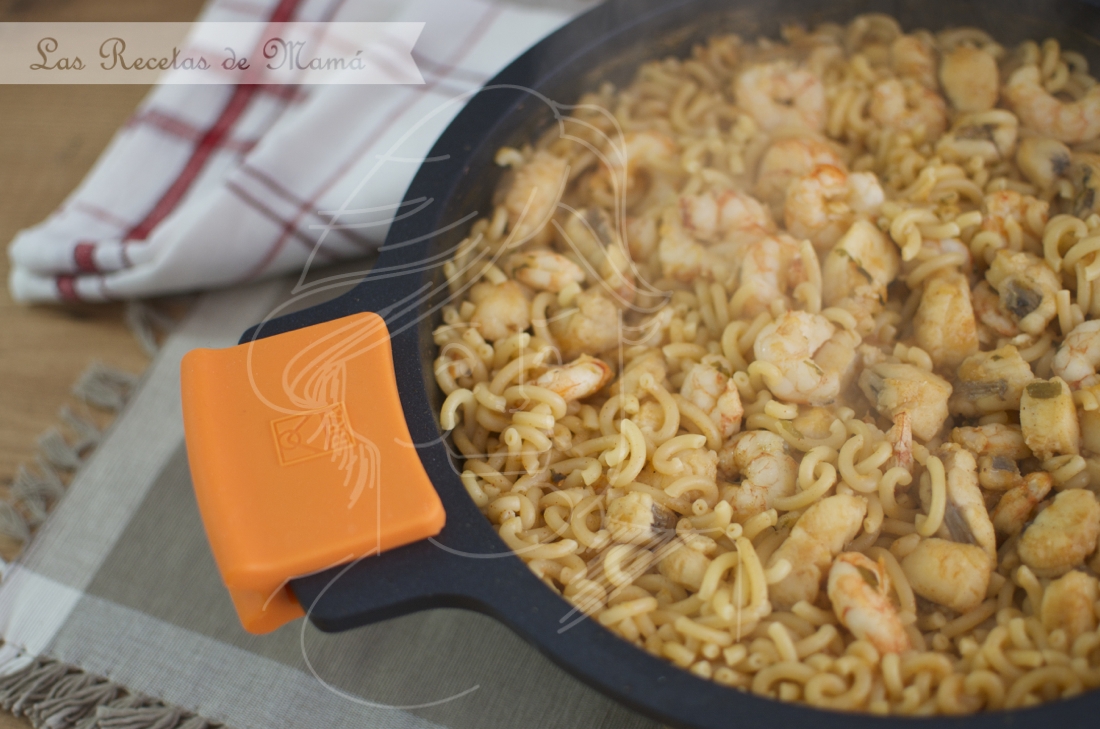 Fideuá de rape y gambas