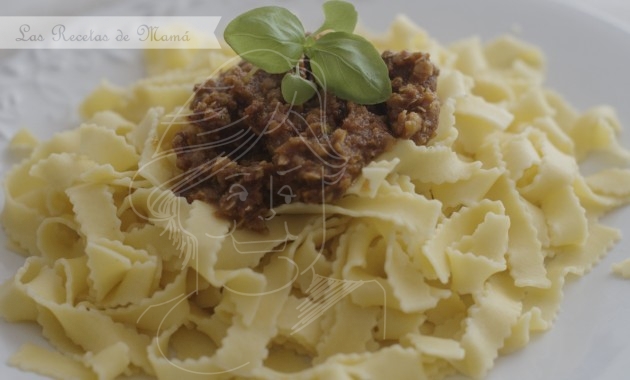 Pesto rojo de pistachos con tagliatelle. Video receta
