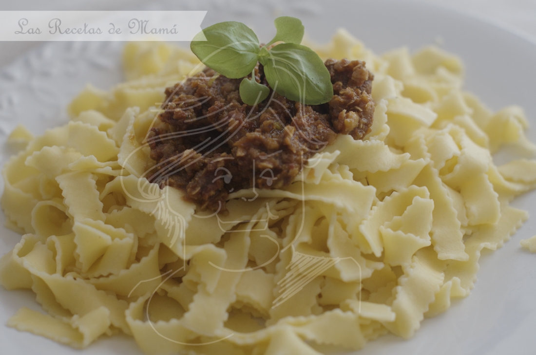Pesto rojo de pistachos con tagliatelle. Video receta