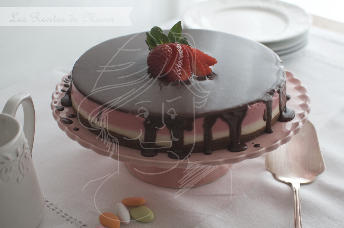 Tarta de fresas con nata y chocolate. Video receta