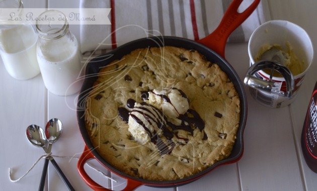 Skillet Chocolate Chip Cookie. Video receta