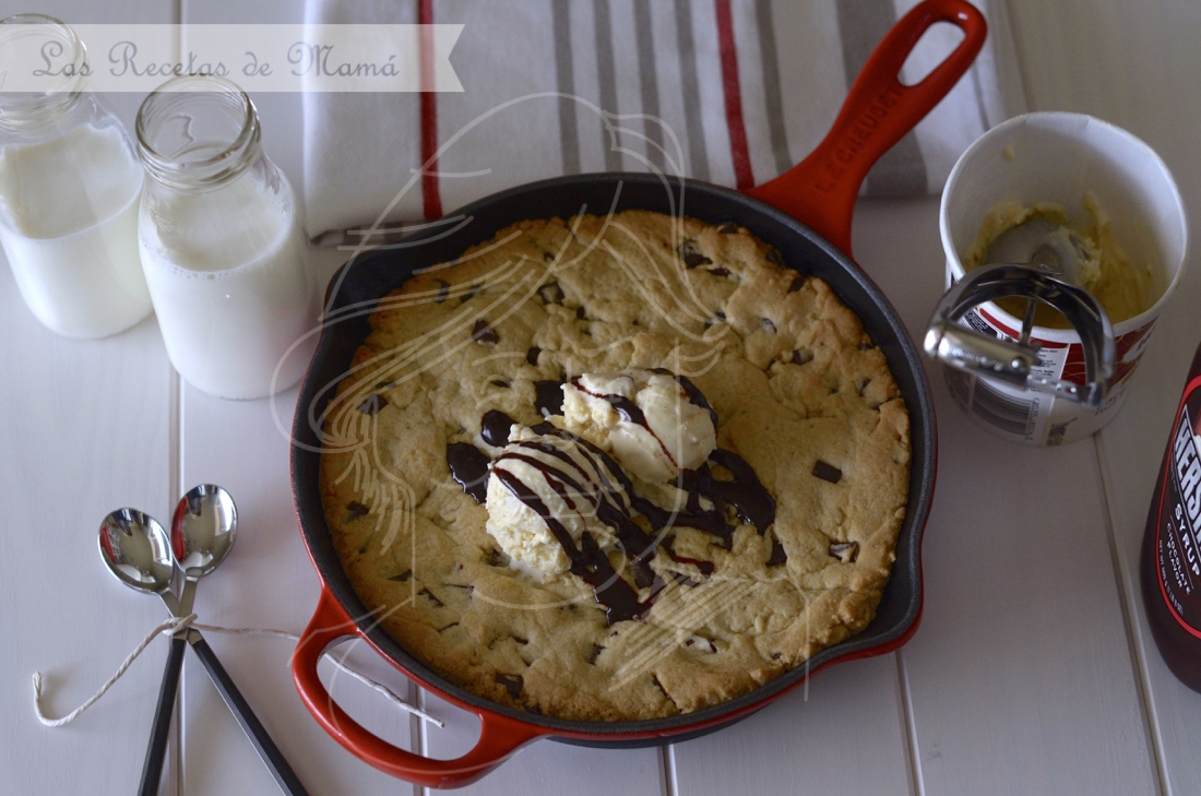 Skillet Chocolate Chip Cookie. Video receta