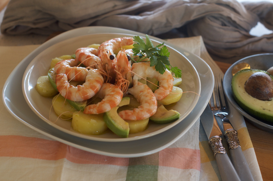Ensalada marinera de langostinos. Video receta