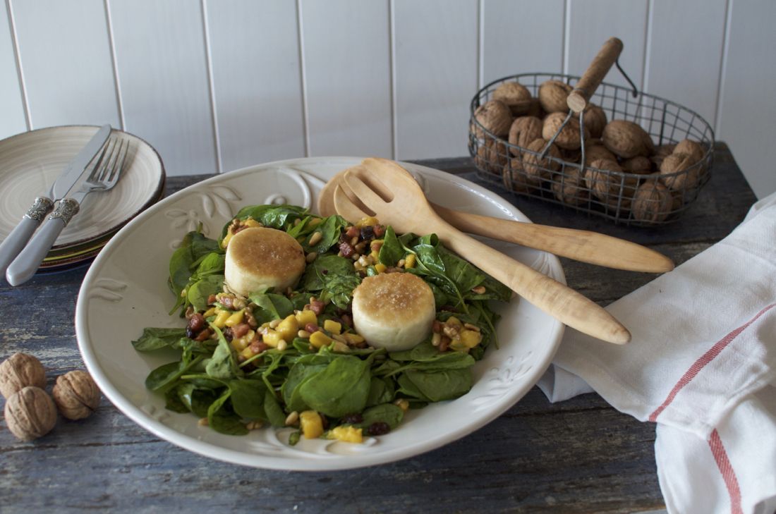 Ensalada templada con quesitos de cabra. Video receta