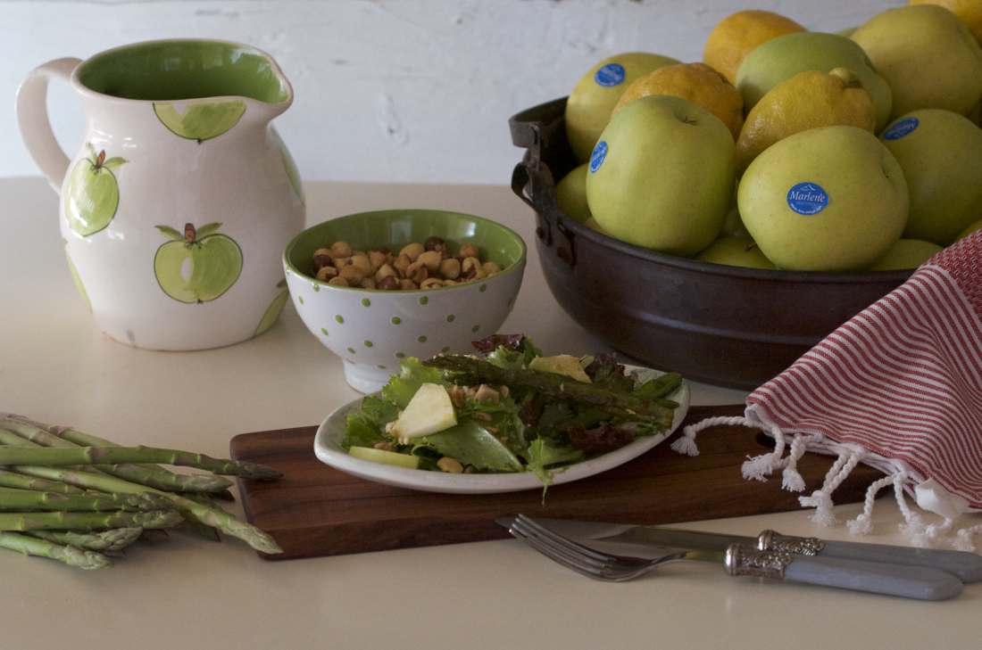Ensalada con manzanas y espárragos. Video receta