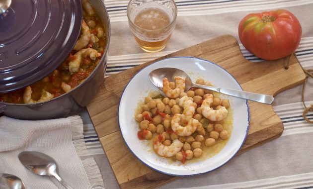 Garbanzos con langostinos. Video receta