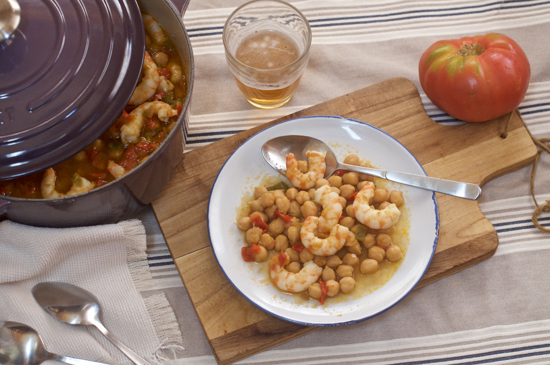 Garbanzos con langostinos. Video receta