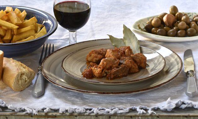 Carne con tomate. Video receta