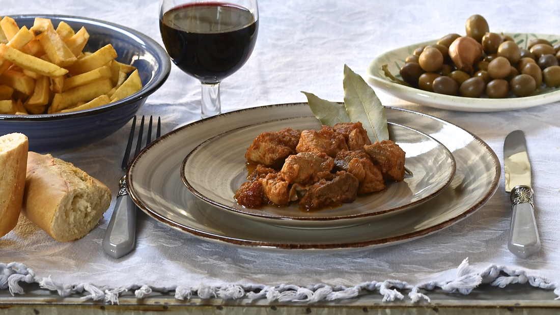 Carne con tomate. Video receta