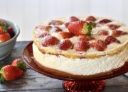 Mousse de yogur con fresas. Video receta